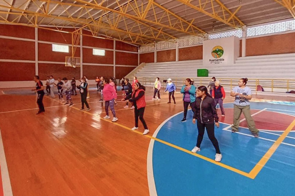 Actívate en las clases gratuitas de zumba en la Unidad Deportiva de Huamantla